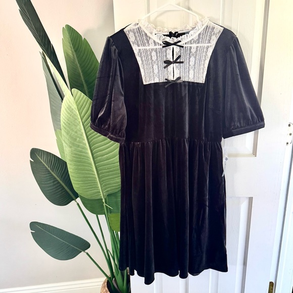 Modcloth Dresses & Skirts - ModCloth NWT Velvet Lace Mini Dress